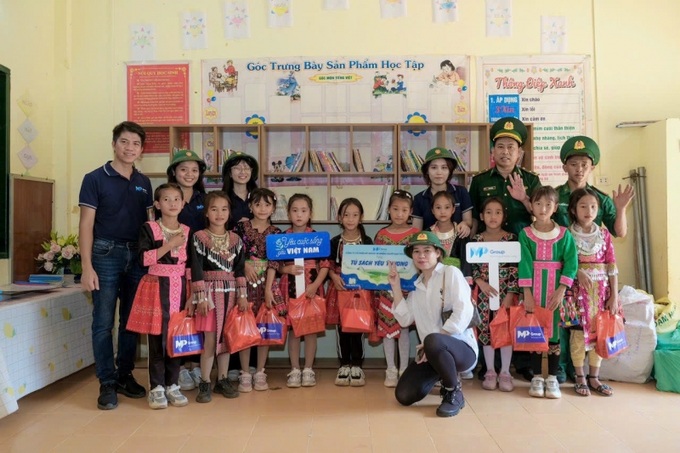 Đồn Biên phòng Chiềng Sơn tổ chức “Trung thu cho em” tại điểm trường Tiểu học bản Pha Luông và Suối Thín, xã Chiềng Sơn, Mộc Châu, Sơn La.