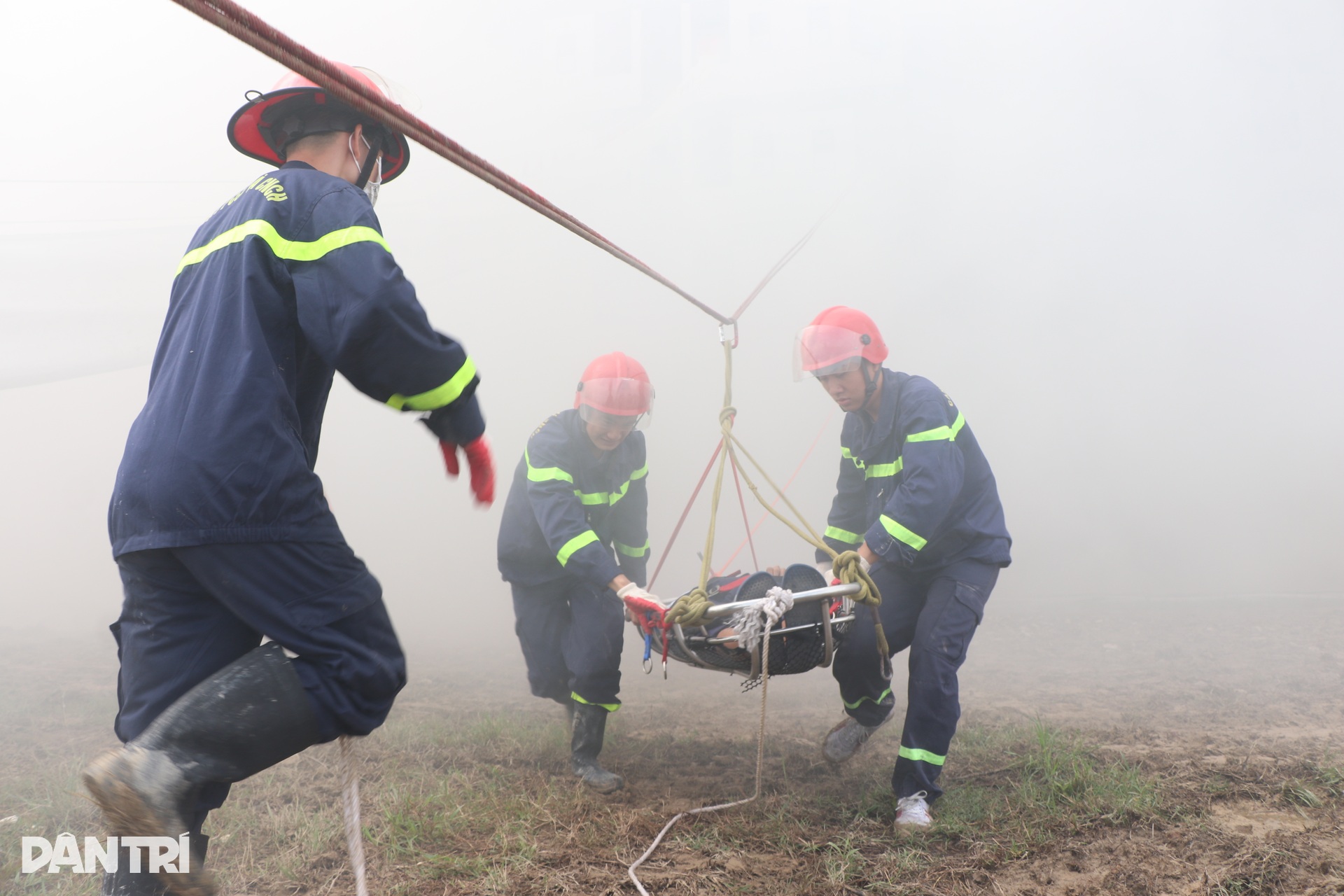 Diễn tập tình huống cháy khu ký túc có 600 công nhân - 10 Diễn tập tình huống cháy khu ký túc có 600 công nhân - 10