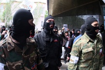 Người biểu tình tấn công tòa nhà chính quyền Đông Ukraine