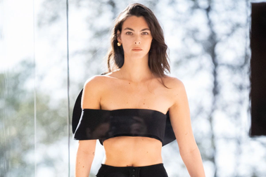 Bạn gái 26 tuổi của Leonardo DiCaprio "gây sốt" với cơ bụng săn chắc