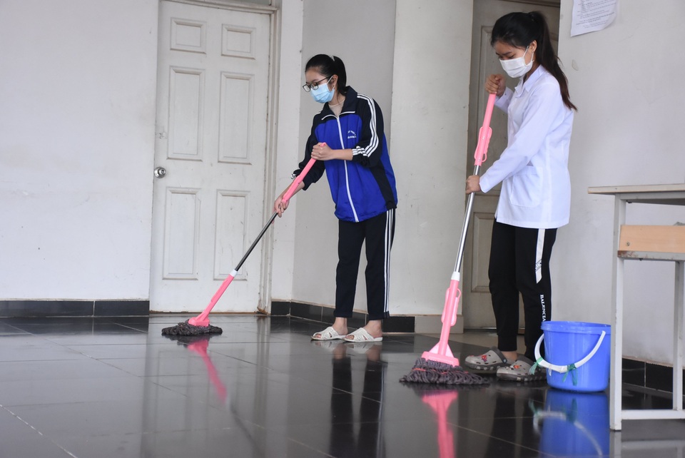 Người phụ nữ khỏi Covid-19, trở về từ tâm dịch Chí Linh ngày 30 Tết - 3 Người phụ nữ khỏi Covid-19, trở về từ tâm dịch Chí Linh ngày 30 Tết - 3