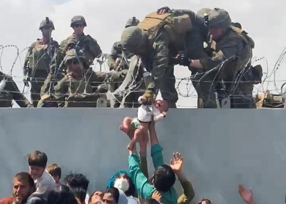 Hành trình sơ tán nghẹt thở khỏi vòng vây của Taliban - 2 Hành trình sơ tán nghẹt thở khỏi vòng vây của Taliban - 2