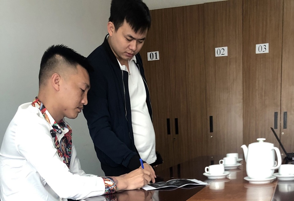Chia sẻ clip giả mạo bản tin VTV, “Huấn Hoa Hồng” bị xử phạt 7,5 triệu đồng - 1 Chia sẻ clip giả mạo bản tin VTV, “Huấn Hoa Hồng” bị xử phạt 7,5 triệu đồng - 1