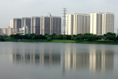 Sẵn tiền, săn mua đất vàng làm của để dành