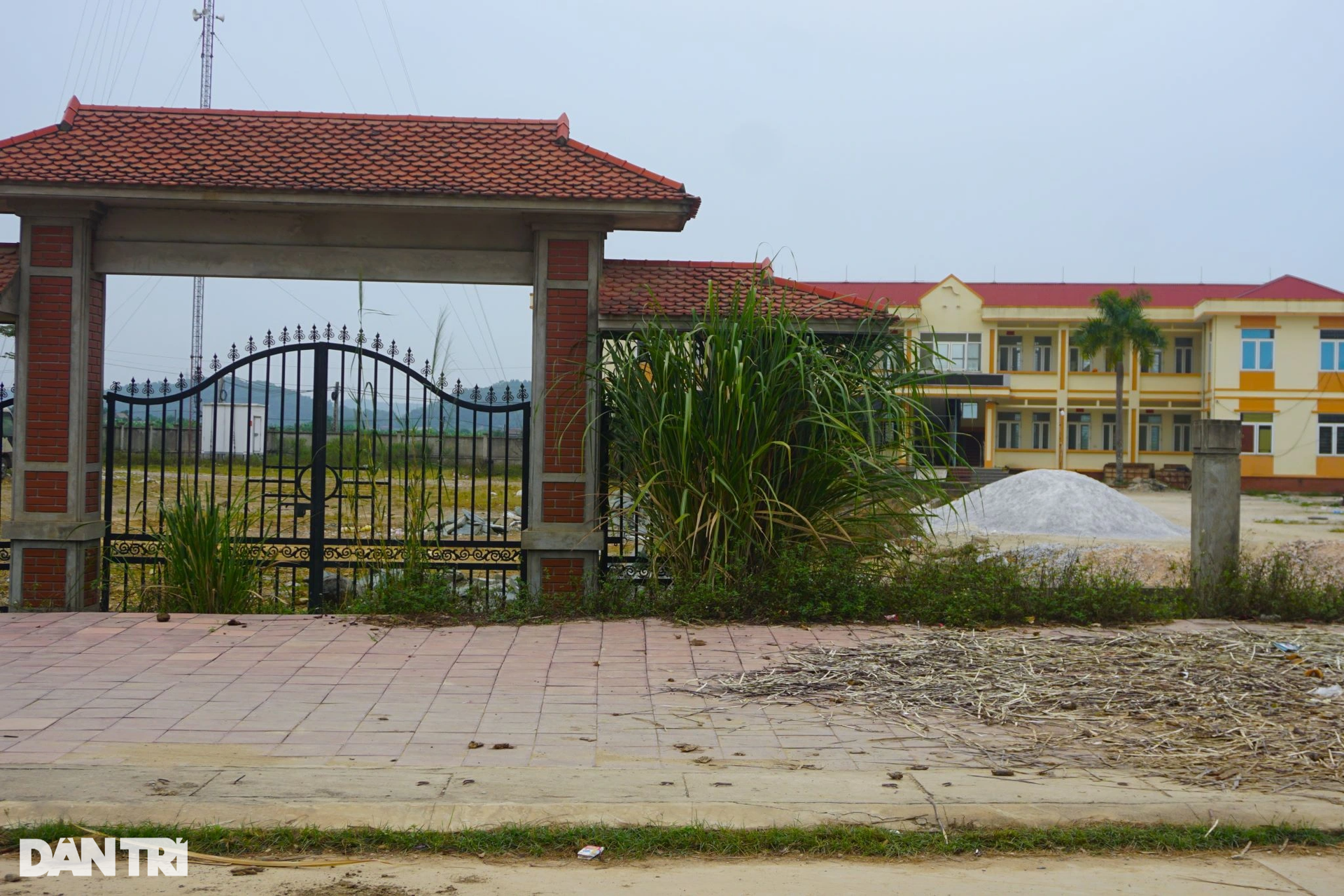 Loạt công sở tiền tỷ ở Thanh Hóa bỏ hoang sau sáp nhập - 12 Loạt công sở tiền tỷ ở Thanh Hóa bỏ hoang sau sáp nhập - 12