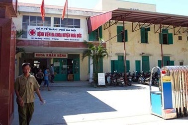 Giáng chức giám đốc bệnh viện “nhân bản xét nghiệm”