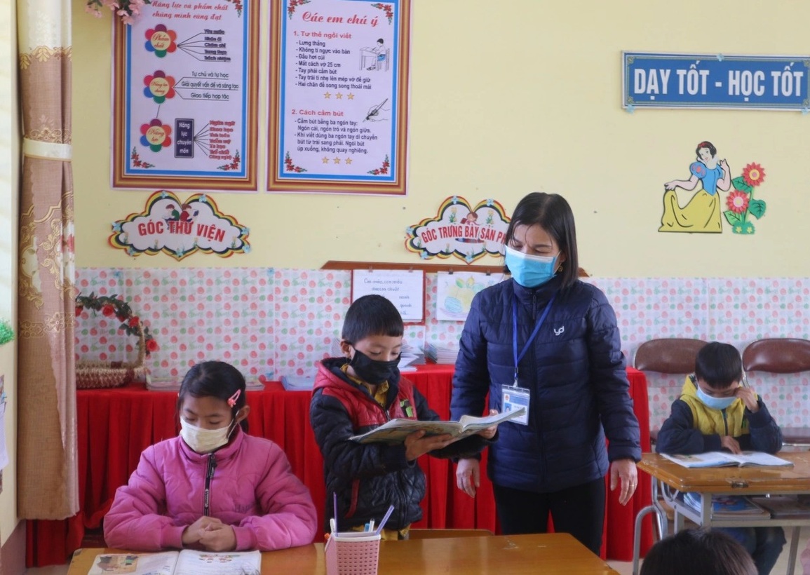 Bà giáo vùng cao kể chuyện giằng học sinh với phụ huynh - 2 Bà giáo vùng cao kể chuyện giằng học sinh với phụ huynh - 2