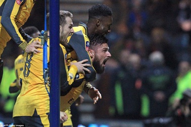 Arsenal vất vả ngược dòng hạ Preston North End