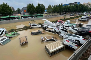 Trung Quốc bắt quan chức nghi giấu nhẹm số người chết trong trận lũ lịch sử