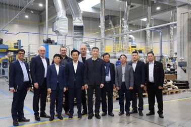 Đoàn Đại sứ quán Việt Nam tại Séc thăm nhà máy của Tập đoàn Elmich châu Âu
