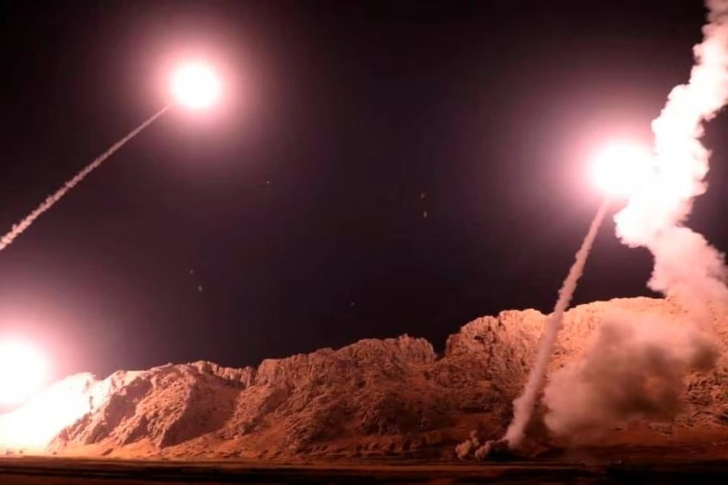 Iran đồng loạt tập kích tên lửa vào Iraq và Syria - 1 Iran đồng loạt tập kích tên lửa vào Iraq và Syria - 1