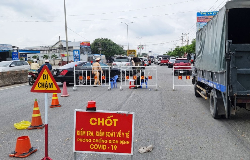 Mang bánh mì ngụy trang, người đàn ông rời TPHCM đi Vũng Tàu, làm lây bệnh - 1 Mang bánh mì ngụy trang, người đàn ông rời TPHCM đi Vũng Tàu, làm lây bệnh - 1