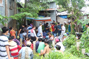 43 con bạc mải mê lắc tài xỉu bị công an tóm gọn