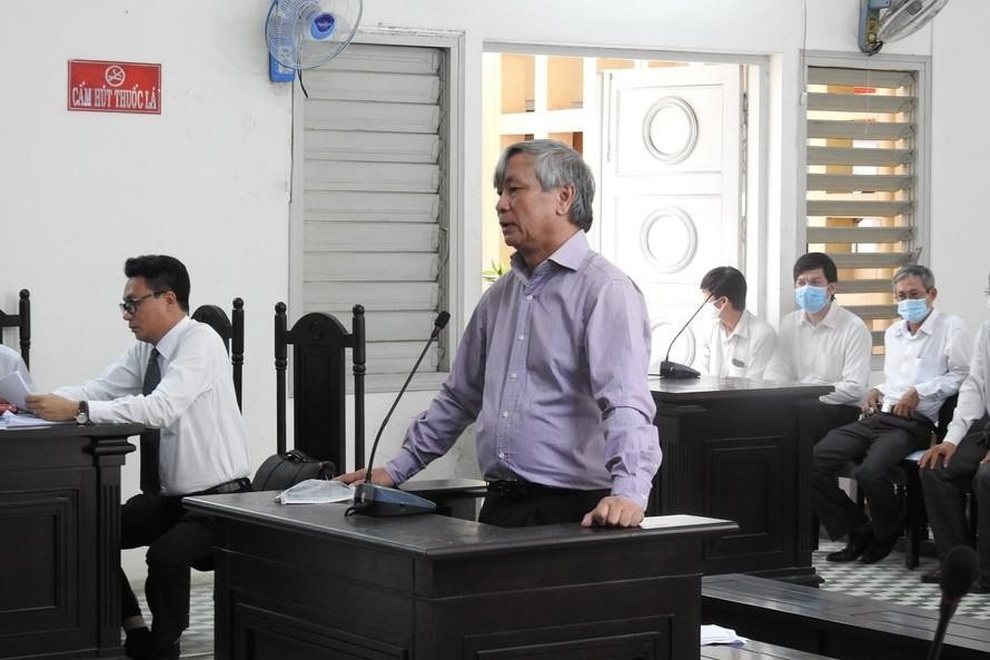 Bị tòa sơ thẩm phạt 3 năm tù, cựu Giám đốc Sở Y tế tỉnh Long An kêu oan - 1 Bị tòa sơ thẩm phạt 3 năm tù, cựu Giám đốc Sở Y tế tỉnh Long An kêu oan - 1