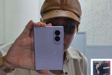 Ngôi sao ca nhạc làm lộ Galaxy Z Fold8 trước giờ sản phẩm ra mắt