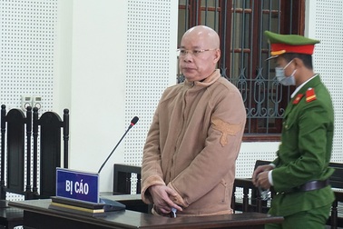 Người đàn ông thách thức pháp luật bằng ma túy và súng