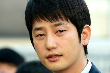 Park Shi Hoo bức xúc vì bị truy tố tội cưỡng dâm