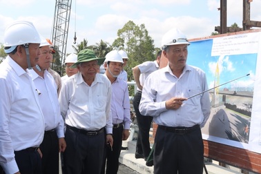 Phó Thủ tướng Trương Hòa Bình về thăm, làm việc tại tỉnh Vĩnh Long