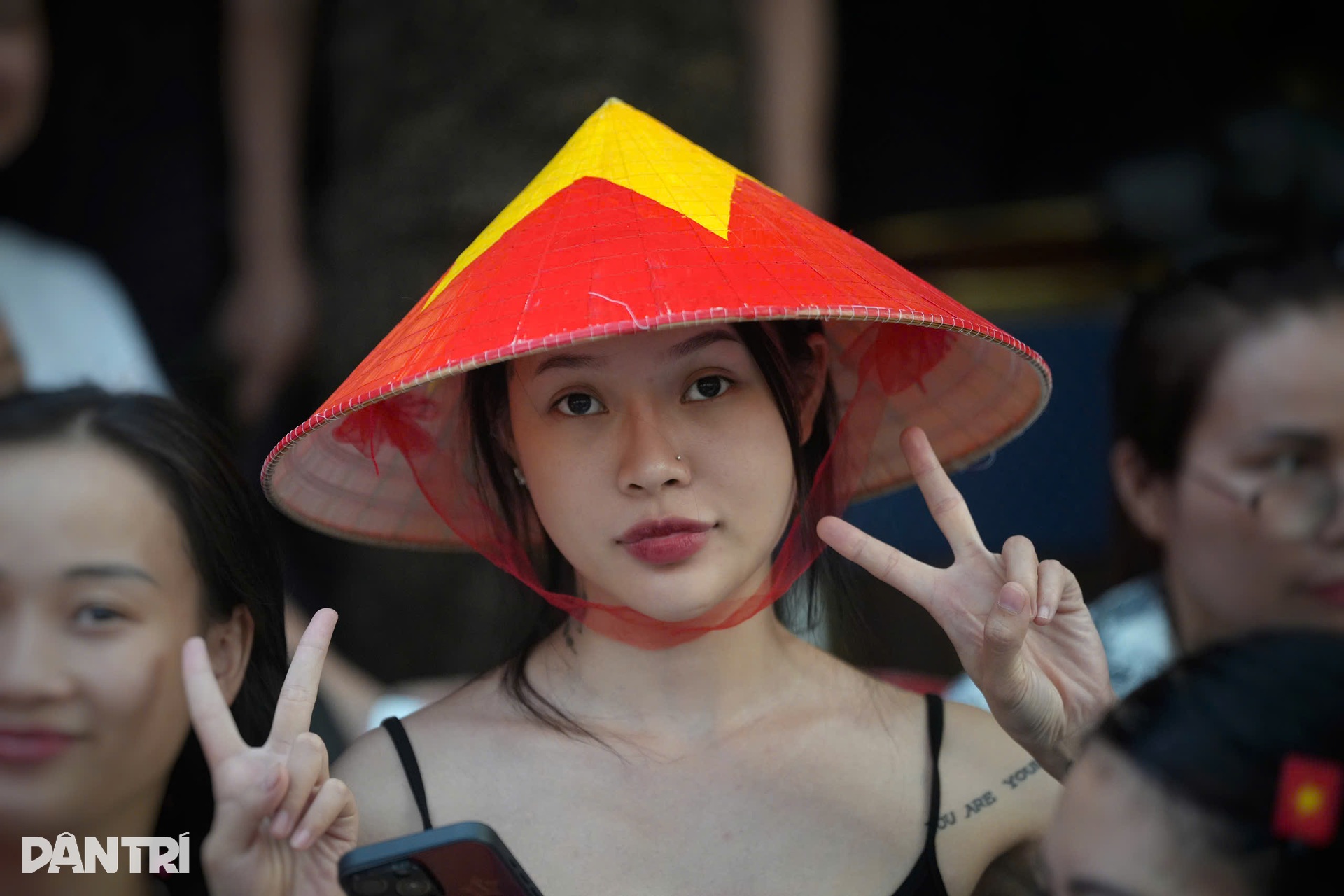 Nhiều hot girl đổ dồn về Quảng trường Ba Đình chờ xem lễ diễu binh - 11 Nhiều hot girl đổ dồn về Quảng trường Ba Đình chờ xem lễ diễu binh - 11