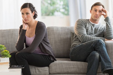 Bị chồng ghen vì tham gia "hội độc thân", vợ cho rằng thế là "sỉ nhục"