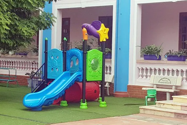 Hà Nội: Bé 34 tháng tuổi tử vong vì chơi cầu trượt