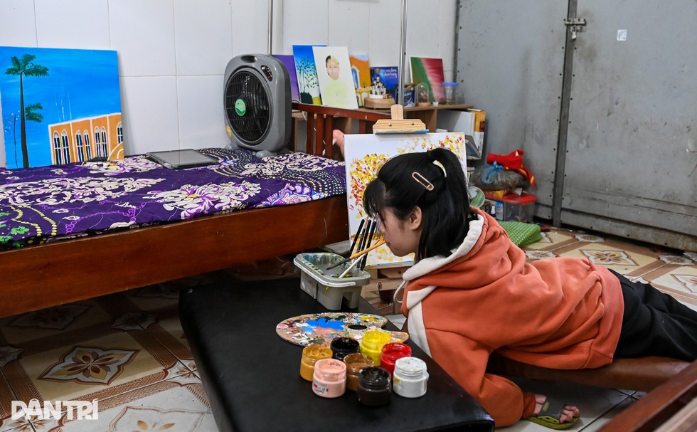 Cô gái ở cô nhi viện vẽ tranh bằng miệng khiến nhiều người xúc động - 2 Cô gái ở cô nhi viện vẽ tranh bằng miệng khiến nhiều người xúc động - 2