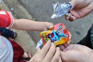 Cảnh báo nguy hiểm với đồ chơi pháo nổ "siêu rẻ" khiến học sinh thích thú