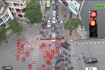 87 xe gắn máy, ô tô vượt đèn đỏ trong 99 giây: Giáo dục nói đằng, làm nẻo!