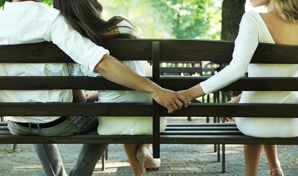 Từ hôm nay, người ngoại tình bị phạt 3-5 triệu đồng - 1 Từ hôm nay, người ngoại tình bị phạt 3-5 triệu đồng - 1