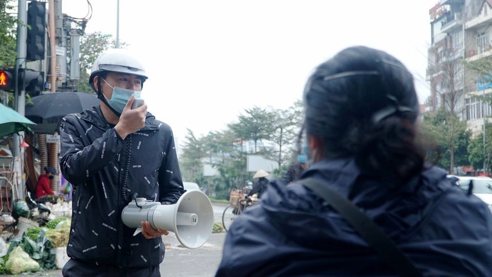 Loa phường nhắc nhở, hàng quán ở Hà Nội lắp vách ngăn, bán mang về - 10 Loa phường nhắc nhở, hàng quán ở Hà Nội lắp vách ngăn, bán mang về - 10