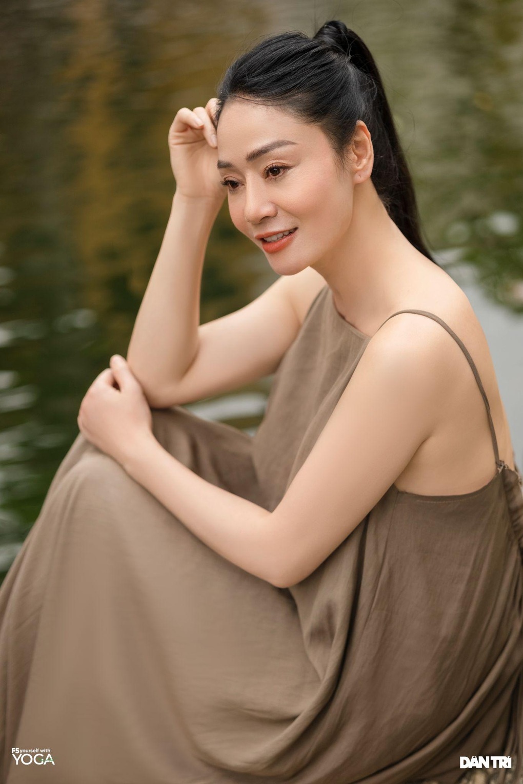 Quách Thu Phương trẻ đẹp khó tin ở tuổi 46 nhờ chăm tập yoga - 11 Quách Thu Phương trẻ đẹp khó tin ở tuổi 46 nhờ chăm tập yoga - 11