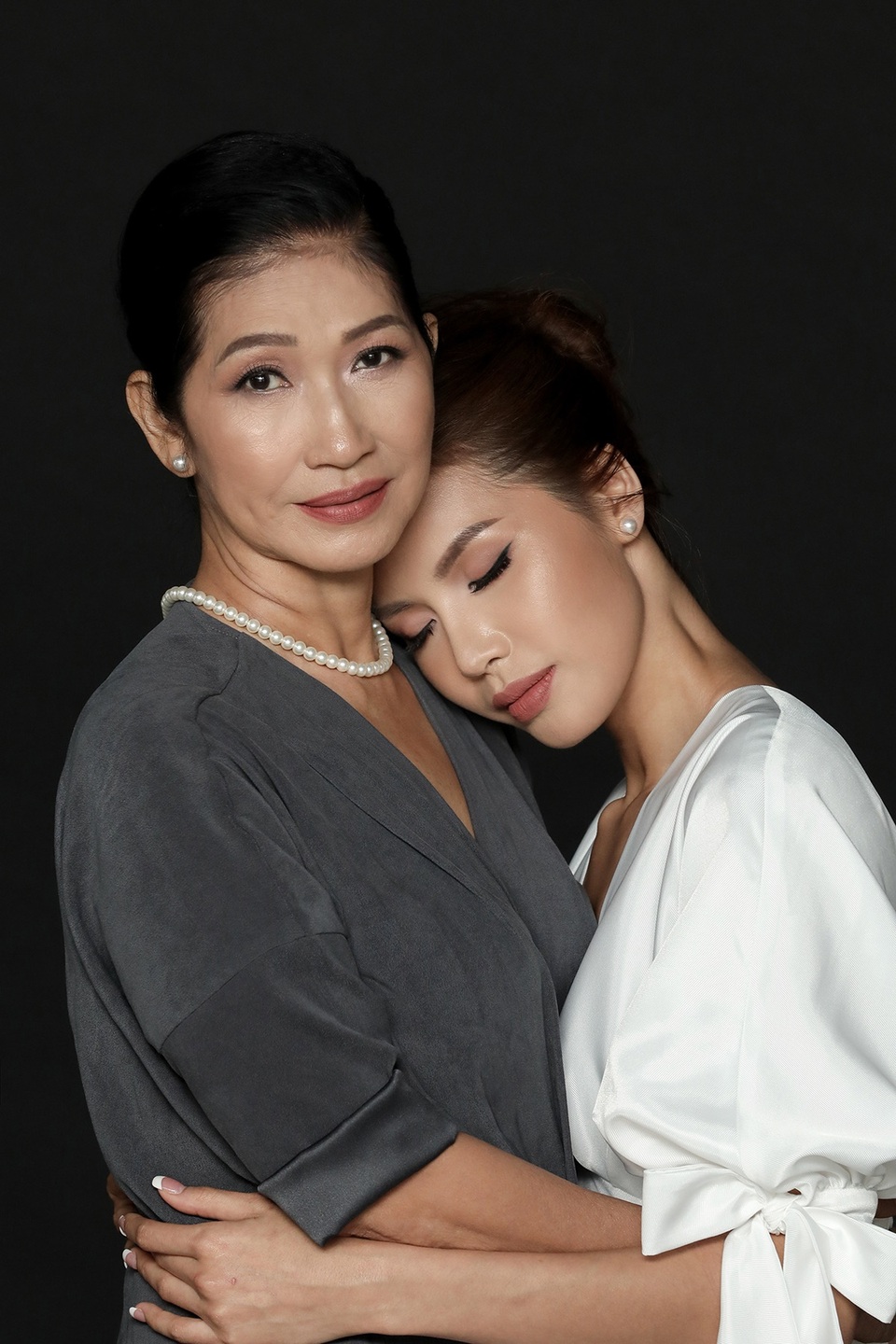 Dàn mỹ nhân Việt gửi yêu thương đến ba mẹ mùa Vu Lan hiếu hạnh - 2 Dàn mỹ nhân Việt gửi yêu thương đến ba mẹ mùa Vu Lan hiếu hạnh - 2