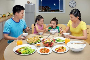 Lợi ích lớn của bữa ăn gia đình hàng ngày