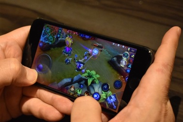 Bị cắt Wi-Fi khi đang chơi game, người đàn ông đầu độc cả gia đình để trả thù