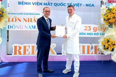Bệnh viện Mắt Quốc Tế Việt - Nga nhận giải "Phẫu thuật Relex Smile nhiều nhất Đông Nam Á"