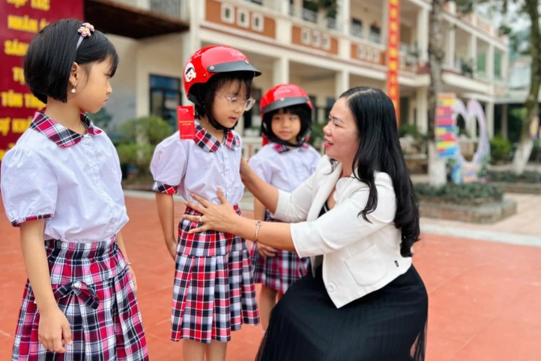 Quyết tâm số hóa bài giảng tiểu học của nữ hiệu trưởng vùng cao