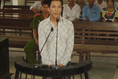 Chở bé 12 tuổi vào nhà nghỉ làm “chuyện người lớn”