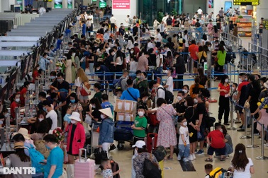Sân bay Nội Bài, Tân Sơn Nhất "căng như dây đàn" trong ngày nghỉ cuối cùng