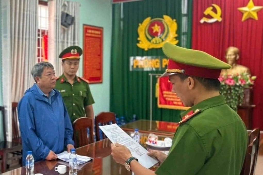 Khởi tố cựu chủ tịch phường ký xác nhận cả diện tích đất đã bồi thường - 1 Khởi tố cựu chủ tịch phường ký xác nhận cả diện tích đất đã bồi thường - 1