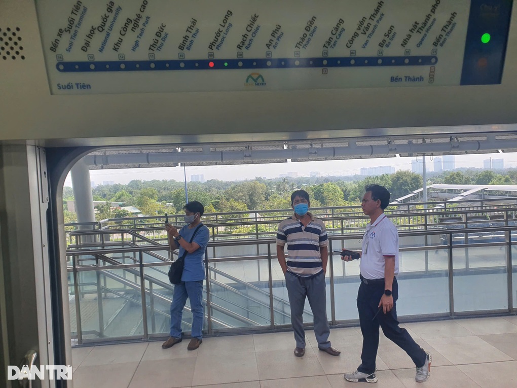 Metro số 1 TPHCM gián đoạn 20 phút vì không khép được cửa chắn - 1 Metro số 1 TPHCM gián đoạn 20 phút vì không khép được cửa chắn - 1