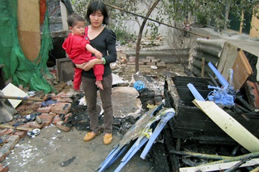 Hà Nội: Hỏa hoạn lúc nửa đêm, 2 mẹ con tật nguyền “hút chết”