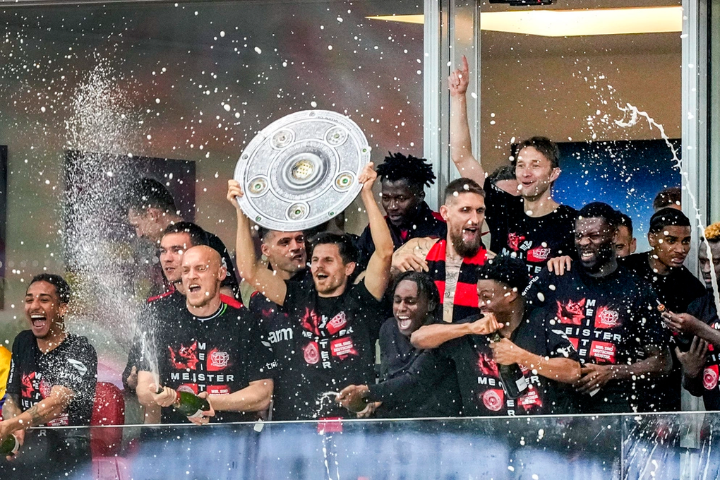 Bayer Leverkusen vô địch Bundesliga lần đầu tiên trong lịch sử | Báo Dân trí