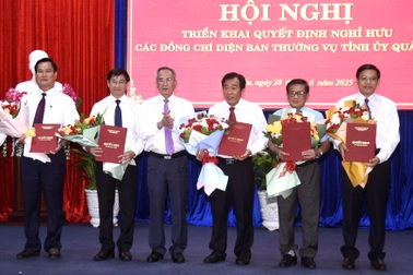 Thêm 320 cán bộ nghỉ hưu trước tuổi