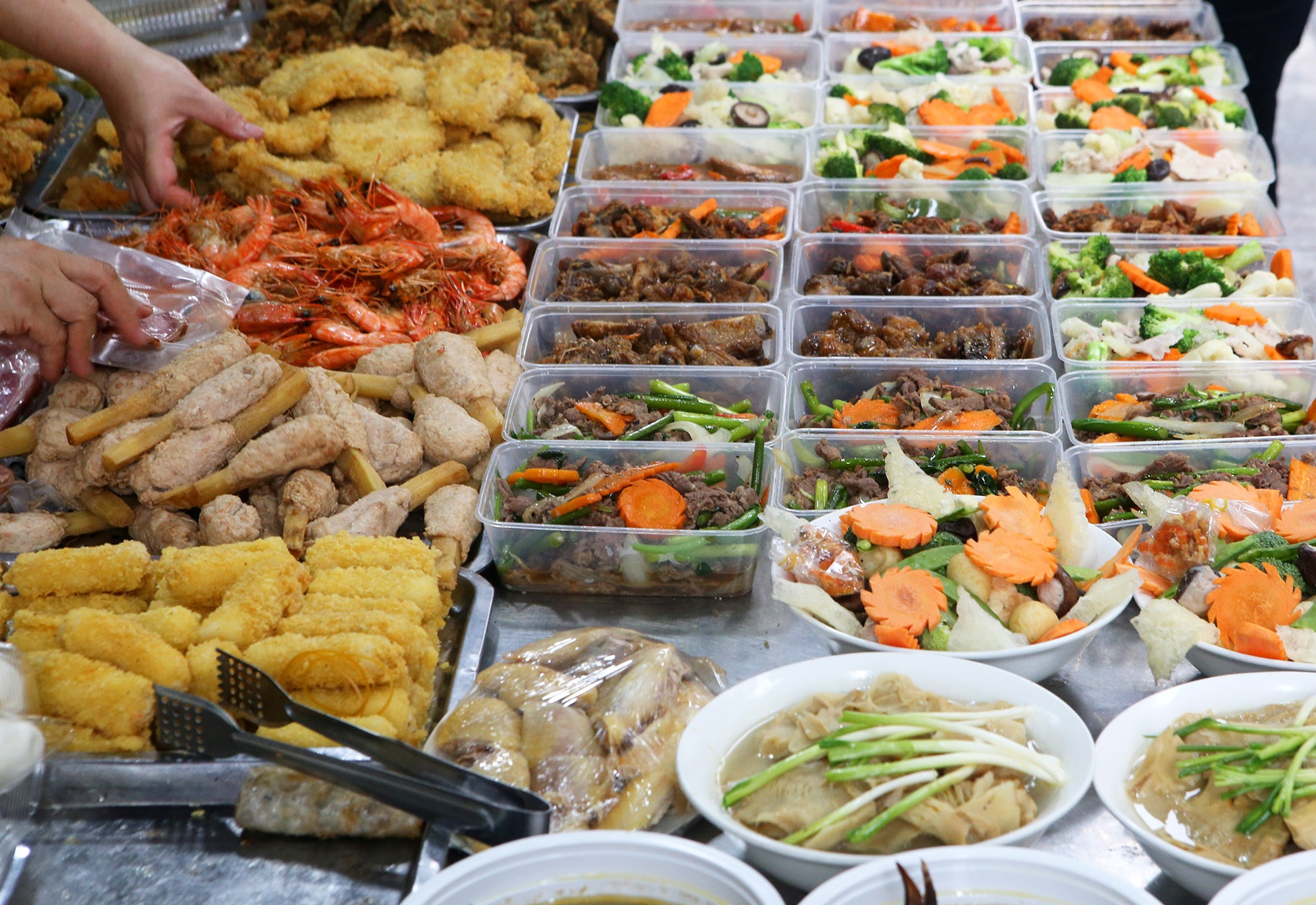 Người Hà Nội chen chân trong phiên chợ cuối cùng của năm - 3