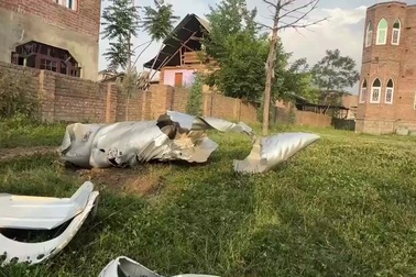 Mảnh vỡ máy bay xuất hiện tại vùng Kashmir do Ấn Độ kiểm soát