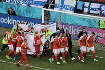 Eriksen được cấy máy khử rung tim để trở lại sân cỏ