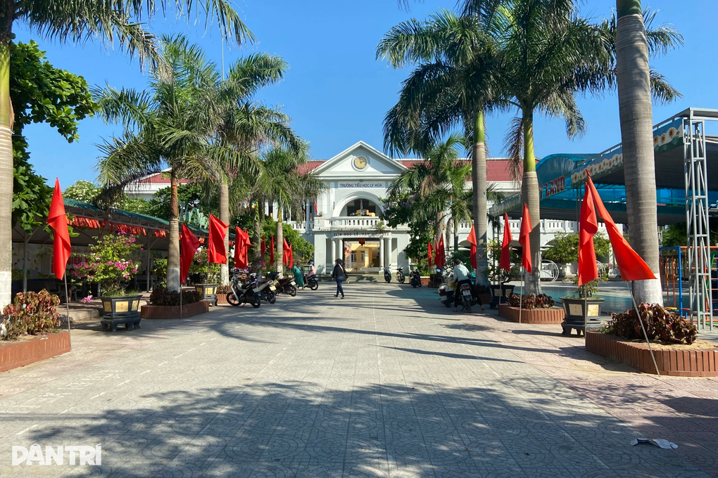 Thu sai hàng loạt khoản, trường mời phụ huynh lên trả lại tiền - 4 Thu sai hàng loạt khoản, trường mời phụ huynh lên trả lại tiền - 4