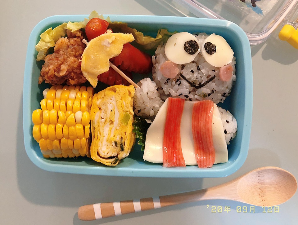Tuyệt phẩm cơm bento đẹp không nỡ ăn của mẹ Việt ở Nhật làm cho con trai - 8 Tuyệt phẩm cơm bento đẹp không nỡ ăn của mẹ Việt ở Nhật làm cho con trai - 8