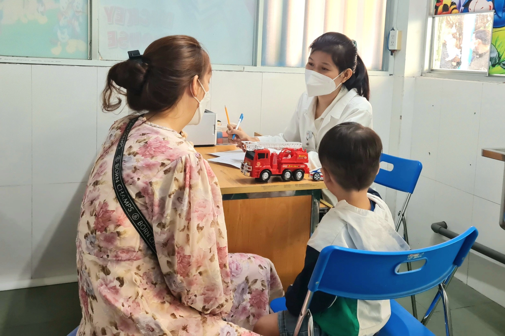 Trẻ tự kỷ ở Việt Nam tăng rất nhanh: Những sai lầm phổ biến của cha mẹ - 2