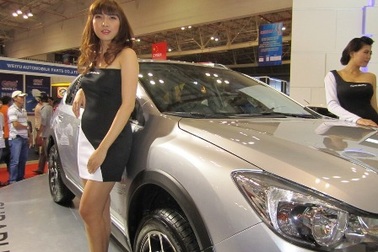 Ngắm người mẫu tại triển lãm Saigon Autotech 2012
